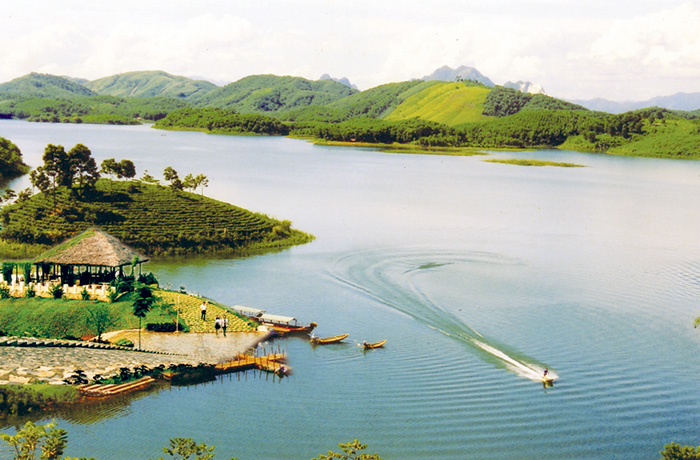 Off-Road Vietnam 4x4 WD Tour from Hanoi to Ha Giang 6 Days